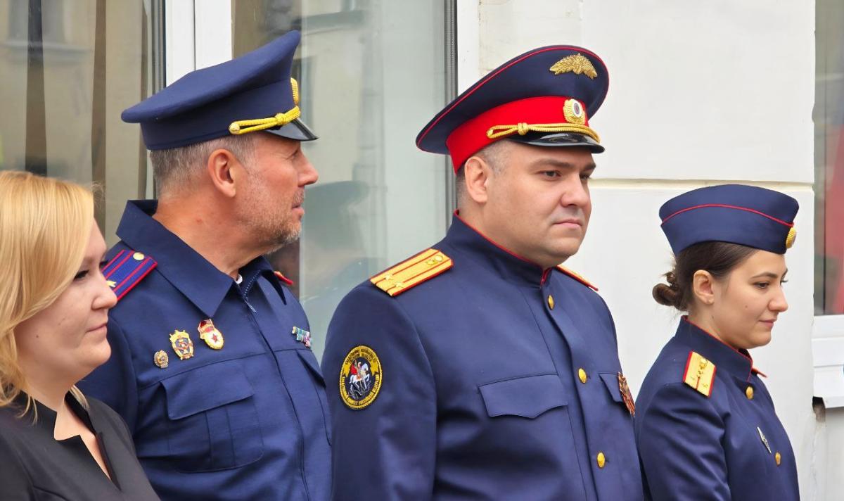 Офицеры СК поздравили с Днем знаний учащихся школы №16 в Твери Фото: СУ СК России по Тверской области