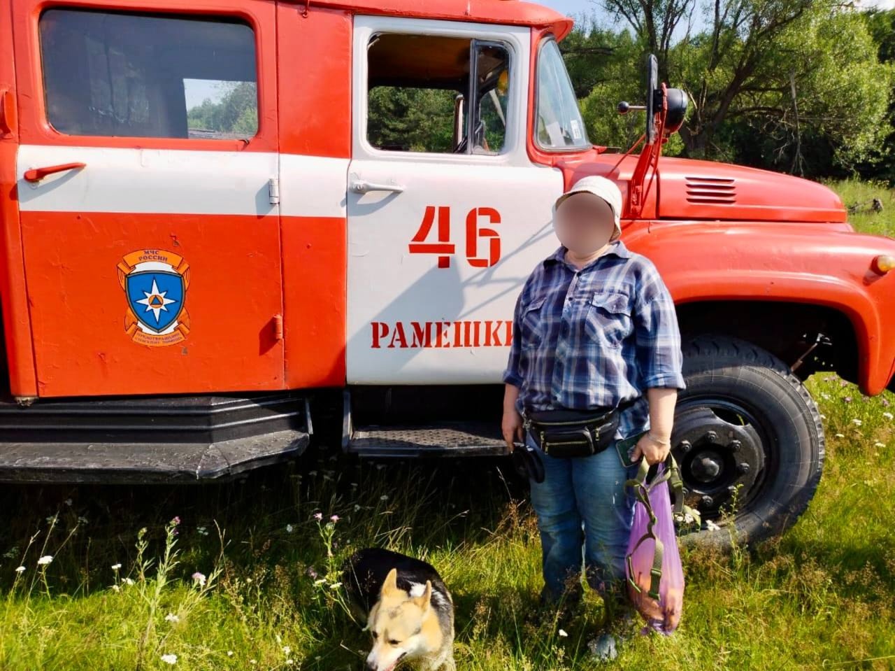 В Рамешковском районе спасатели вывели из леса заблудившуюся женщину