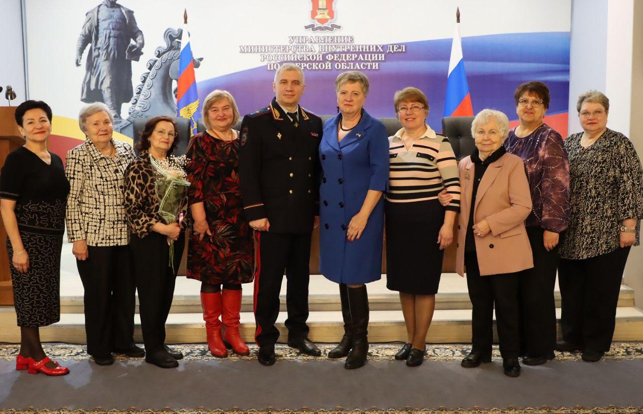 В преддверии 8 Марта в УМВД Тверской области поздравляли сотрудниц - новости Афанасий