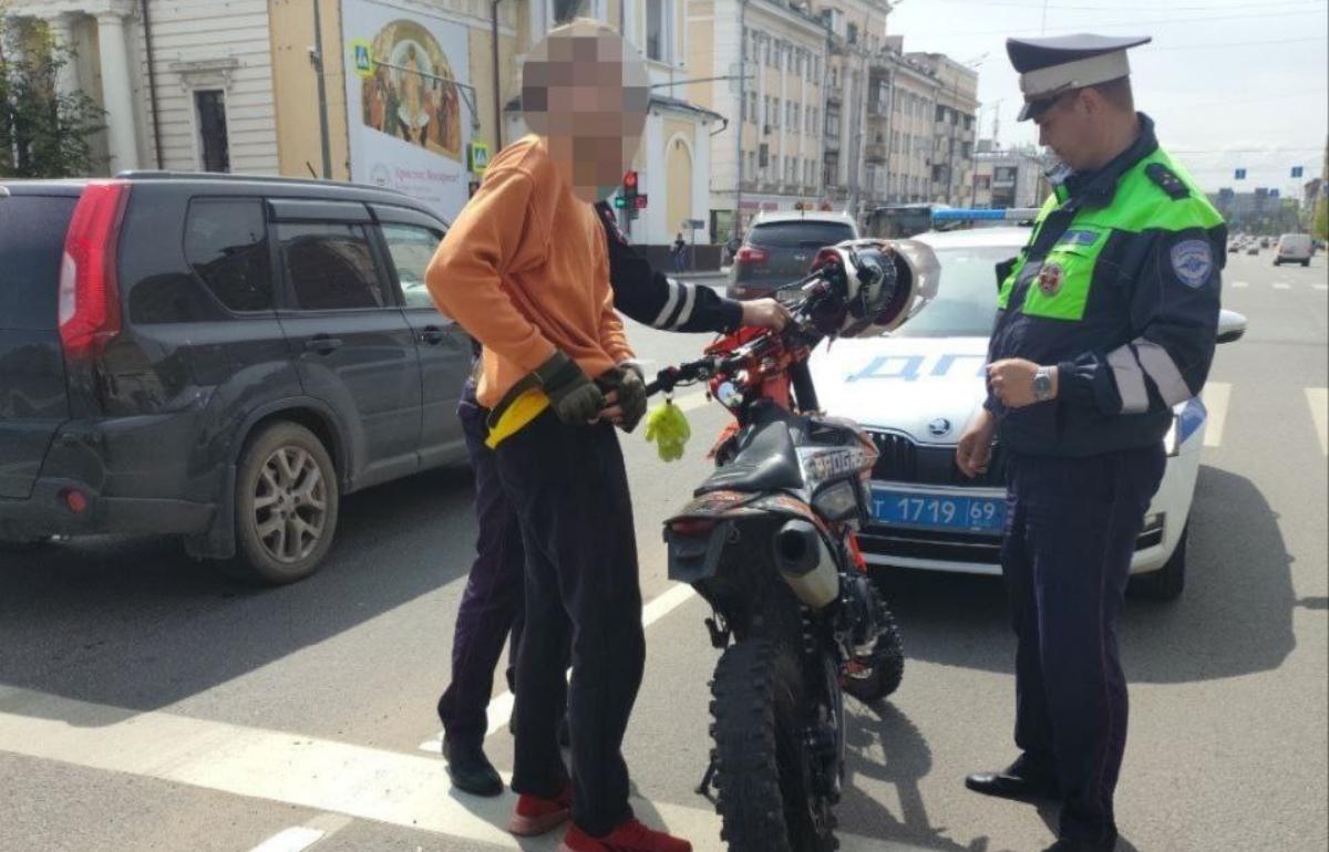 В центре Твери поймали питбайкера-подростка