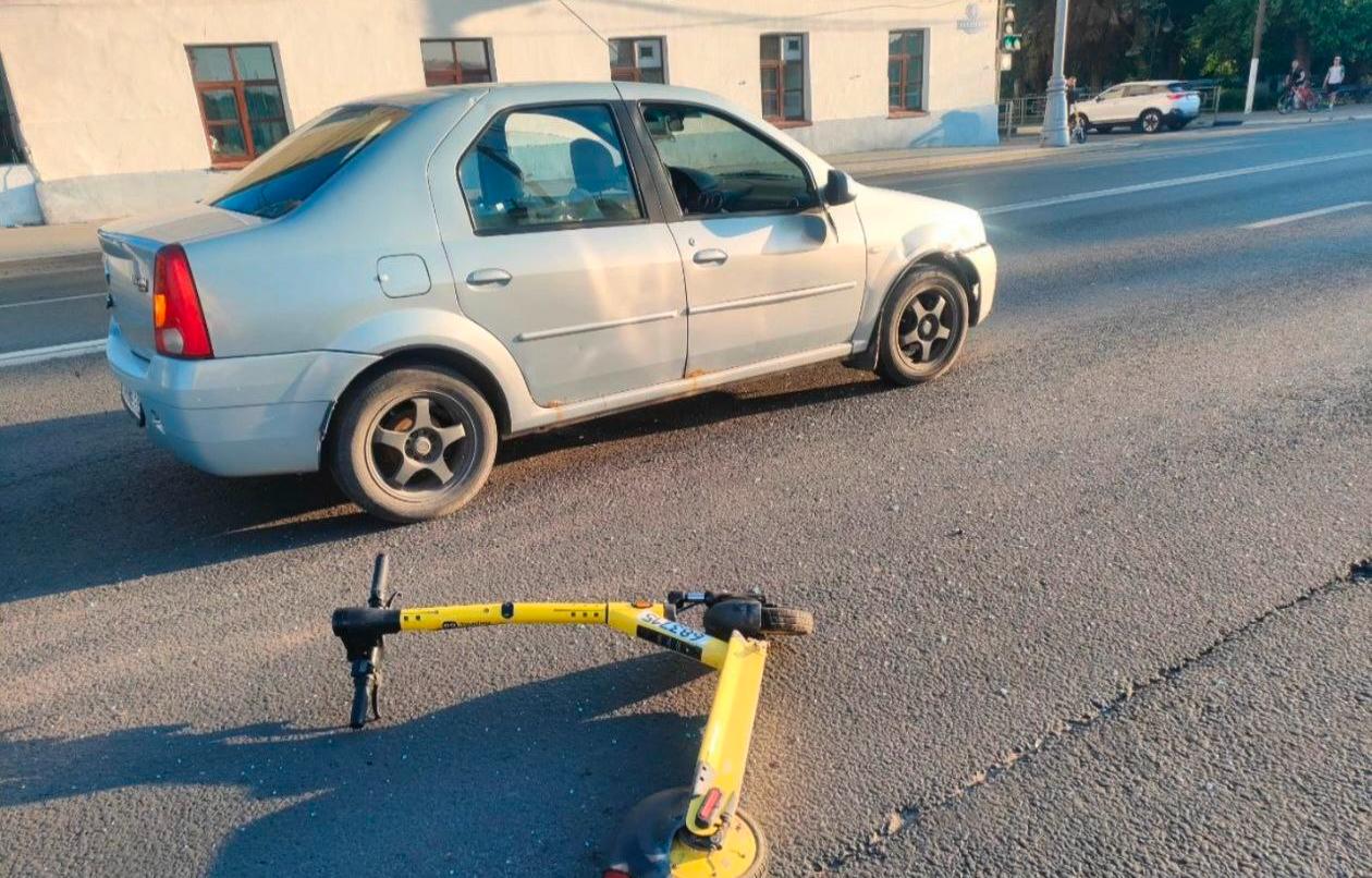 В Твери у Старого моста двое детей пострадали в ДТП с самокатом и легковушкой - новости Афанасий