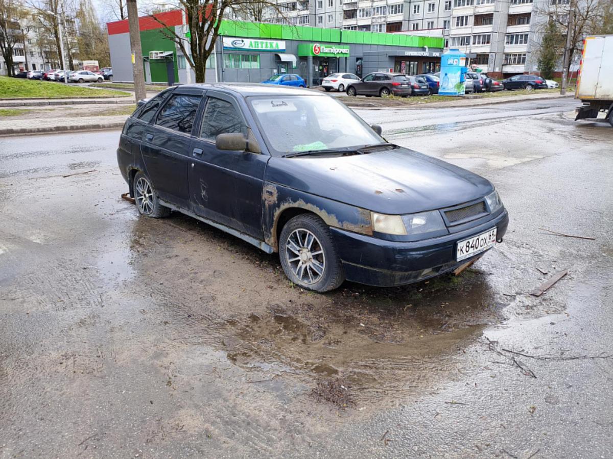 В Твери ищут владельца автомобиля, брошенного на улице Фрунзе Фото: администрация Твери