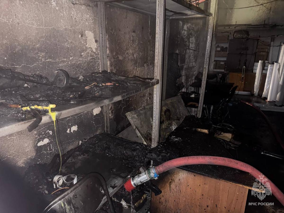 Ночью на Вагжановском переулке в Твери случился пожар Фото: МЧС