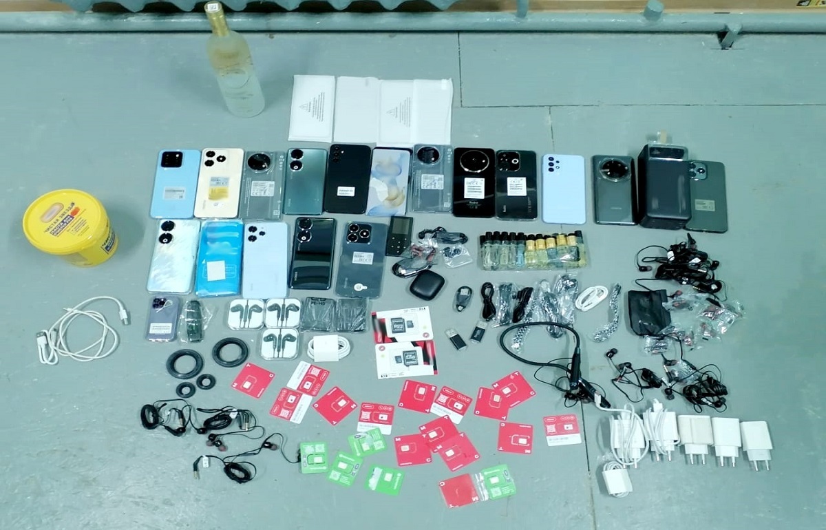 В Бежецке пресекли попытку передать в колонию телефоны и духи - новости Афанасий