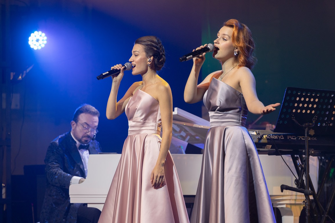 В Удомле  прошел концерт Сергея Жилина и оркестра «Фонограф-Симфо-Джаз»  - новости Афанасий