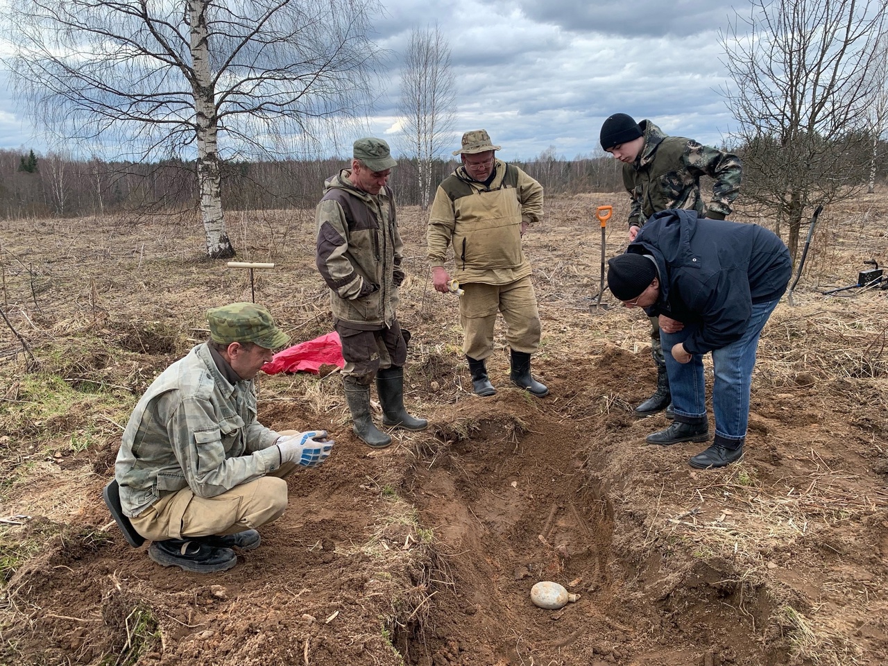 В Андреапольском районе нашли останки двух бойцов, уроженцев Алтая Фото: Валерий Линкевич В Андреапольском районе нашли останки двух бойцов, уроженцев Алтая Фото: Валерий Линкевич