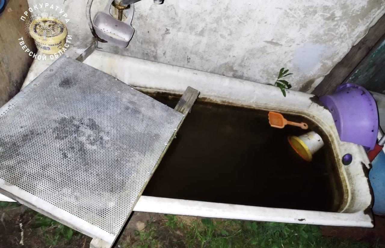 В Твери в частном доме в ванной для полива утонул 2-летний ребенок - новости Афанасий