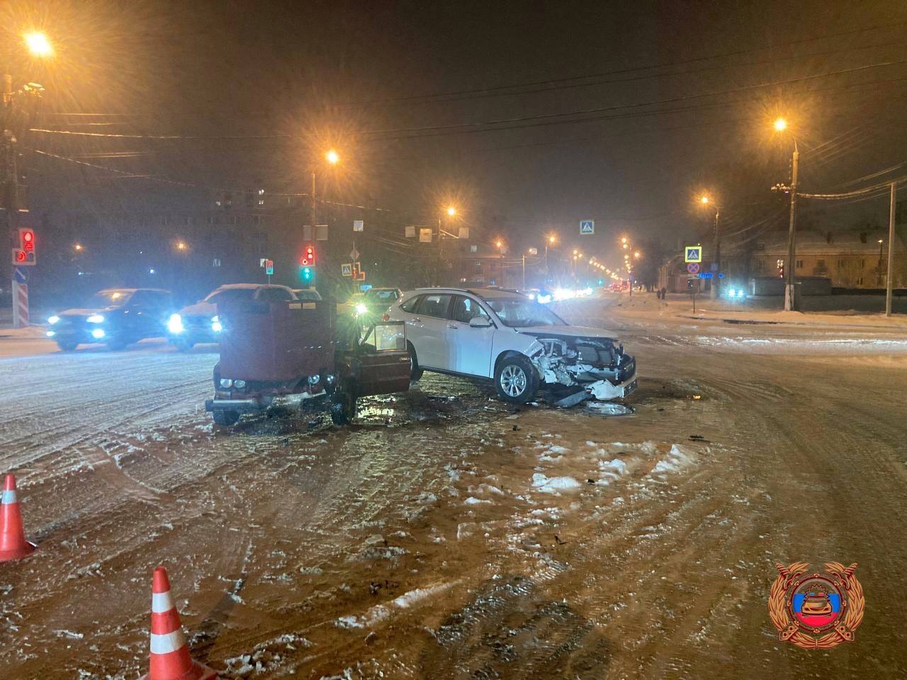 В Твери на набережной Лазури столкнулись легковушки Фото Госавтоинспекция Тверской области
