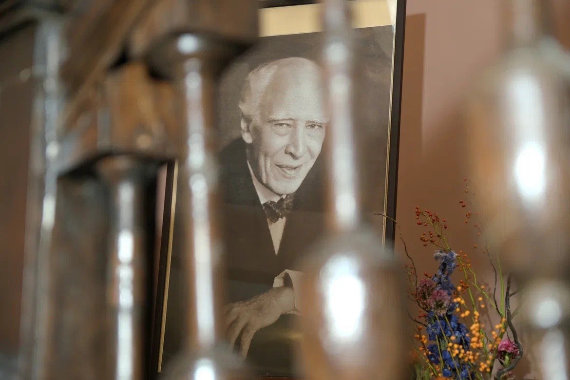 Историю ведущего театра России «оживили» современные технологии - новости Афанасий