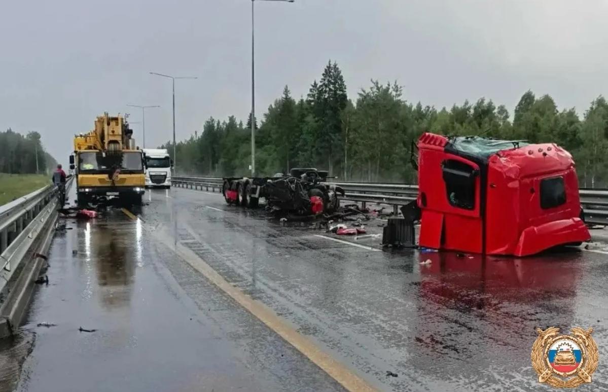 На М11 под Тверью столкнулись автокран, фура и легковушка - новости Афанасий