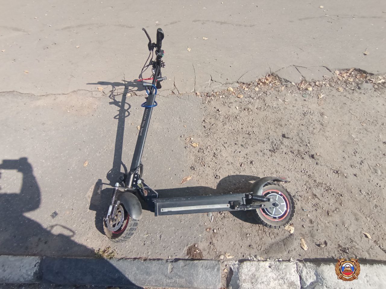 В Твери на площади Гагарина КАМАЗ сбил 17-летнего подростка на самокате Фото: ГАИ