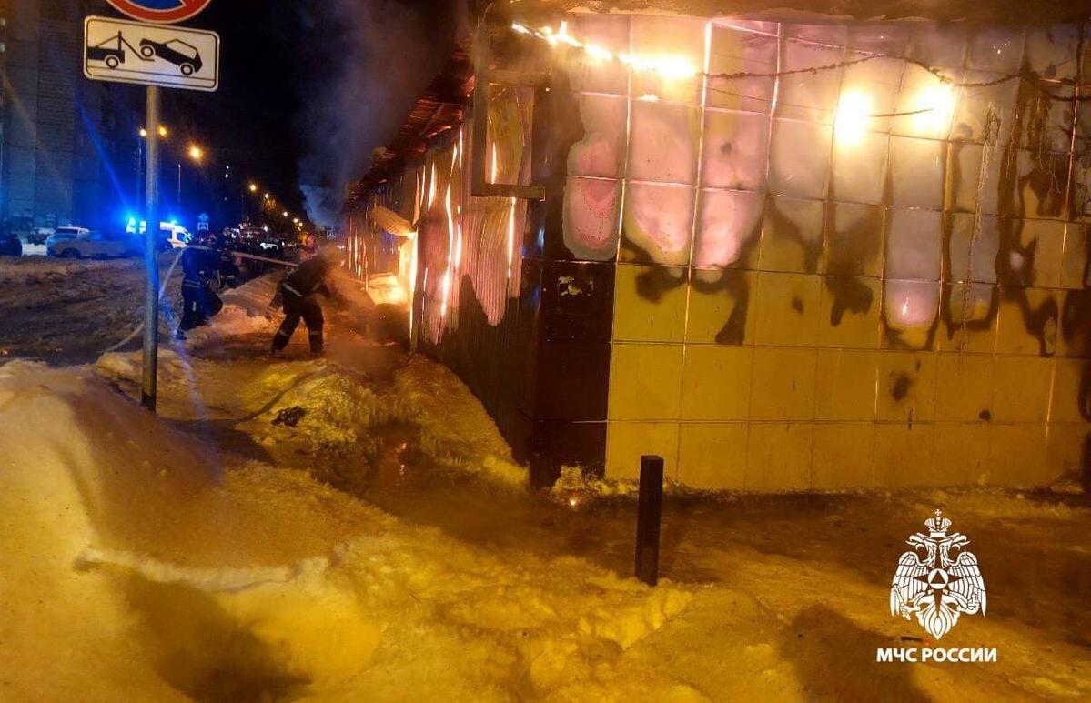 В Твери ночью на бульваре Ногина горел торговый павильон - новости Афанасий