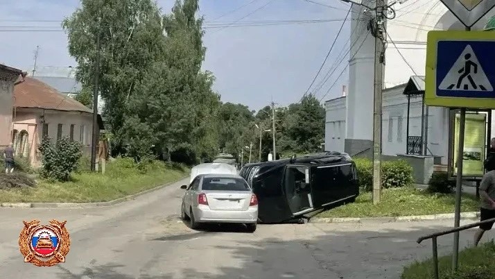 Автомобиль опрокинулся после ДТП в Ржеве Фото: Управление Госавтоинспекции по Тверской области