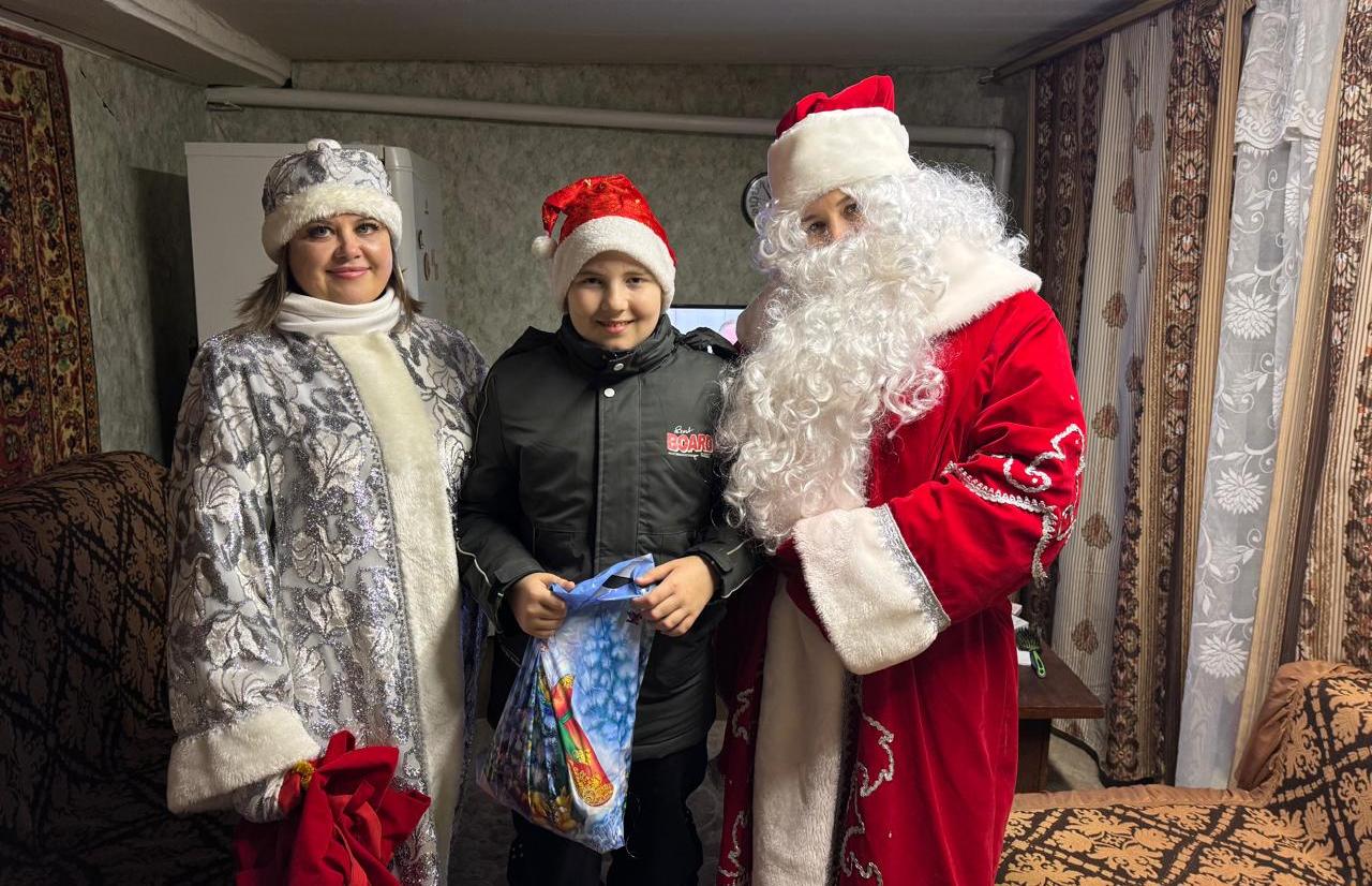 В Кашине «Полицейский Дед Мороз» посетил семьи, оказавшиеся в трудной жизненной ситуации - новости Афанасий