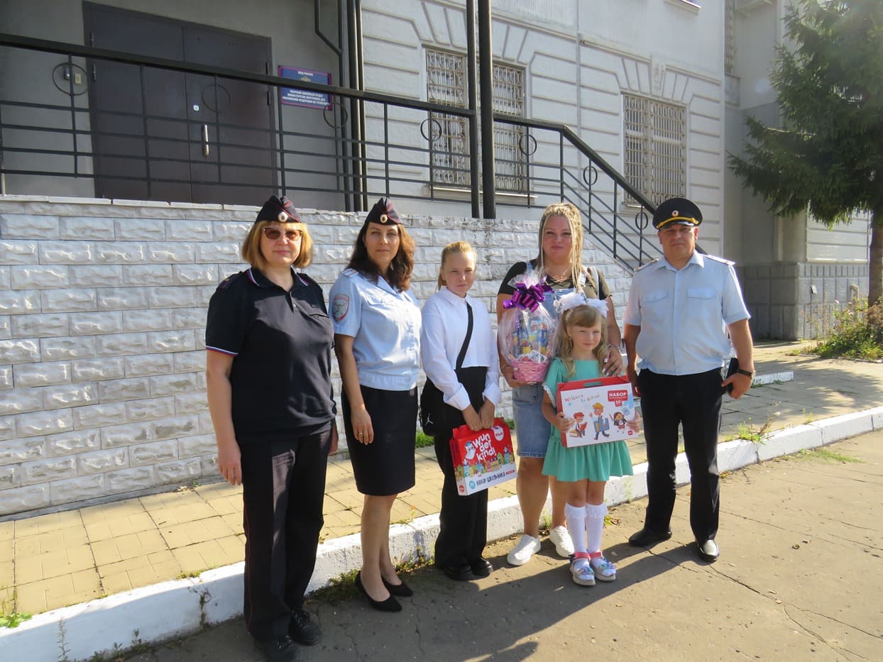 Тверские транспортные полицейские присоединились к проведению благотворительной акции «Собери ребенка в школу» Фото: транспортная полиция