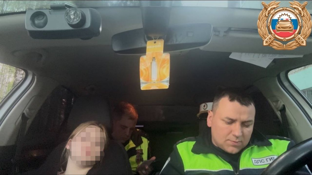 В Твери пьяная девушка по городу гоняла на тонированной легковушке 