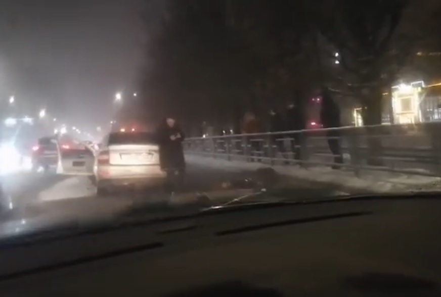 В Твери на Петербургском шоссе выезд на встречку привел к ДТП с пострадавшими Видео: Павел Гуняев