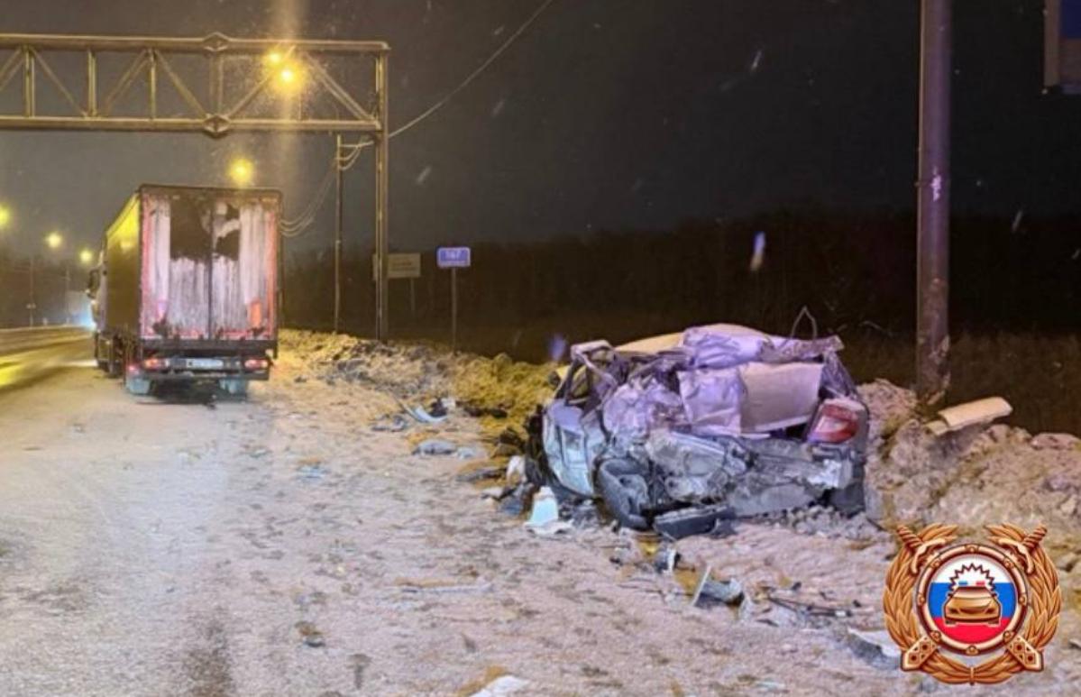 На М10 под Тверью фура протаранила стоящие машины  - новости Афанасий
