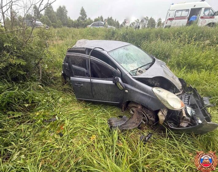 В Сандовском районе спасатели достали опрокинувшийся в кювет «Ниссан» - новости Афанасий