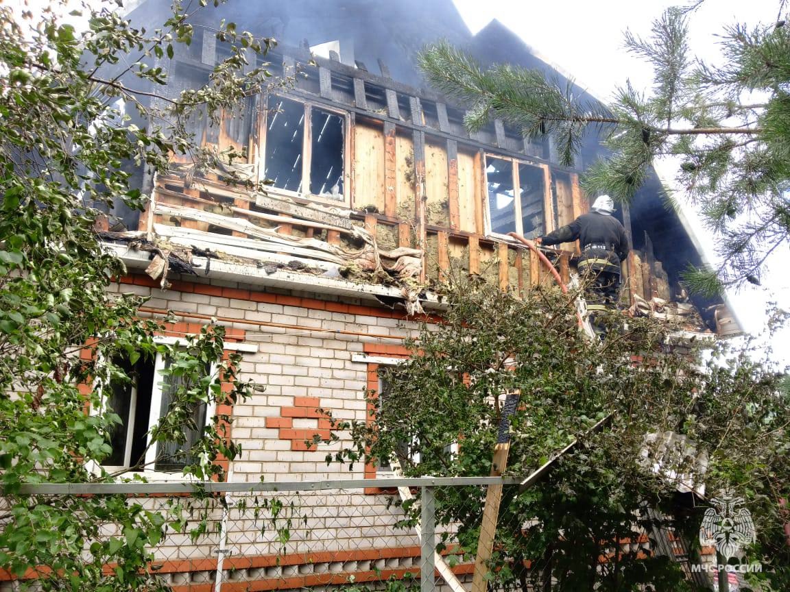 В жилом доме в Лихославле сгорела мансарда Фото, видео: МЧС по Тчверской области