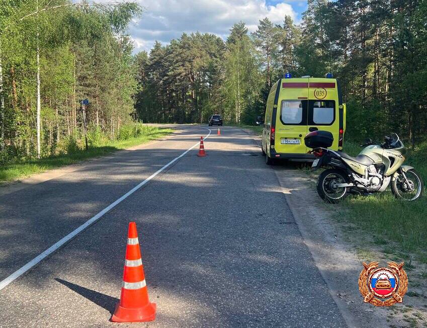 Под Тверью на встречке столкнулись мотоцикл и легковушка Фото: ГАИ