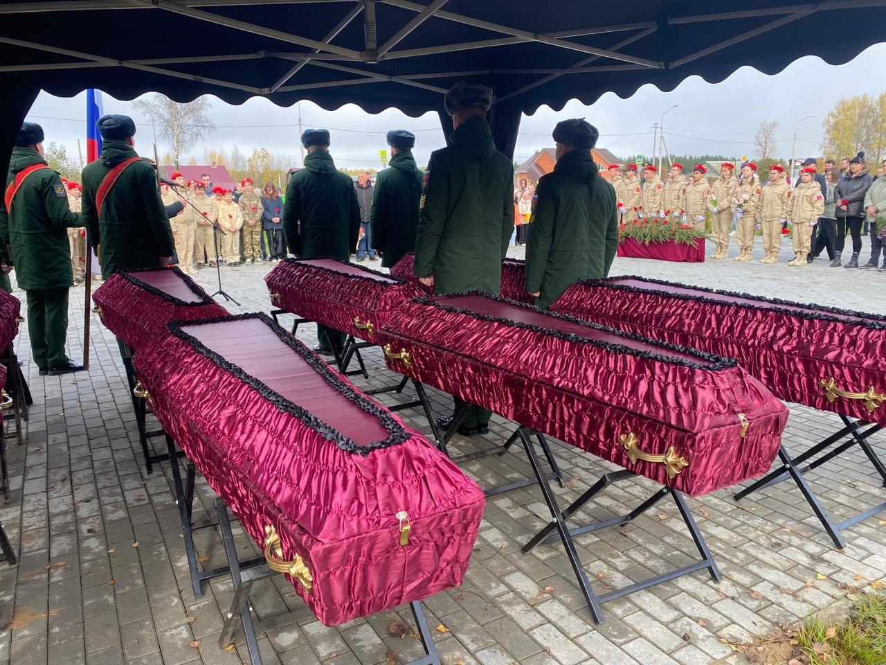 Под Тверью перезахоронены останки 62 бойцов и командиров РККА Фото: Павел Мистров, поисковый отряд «Звезда»