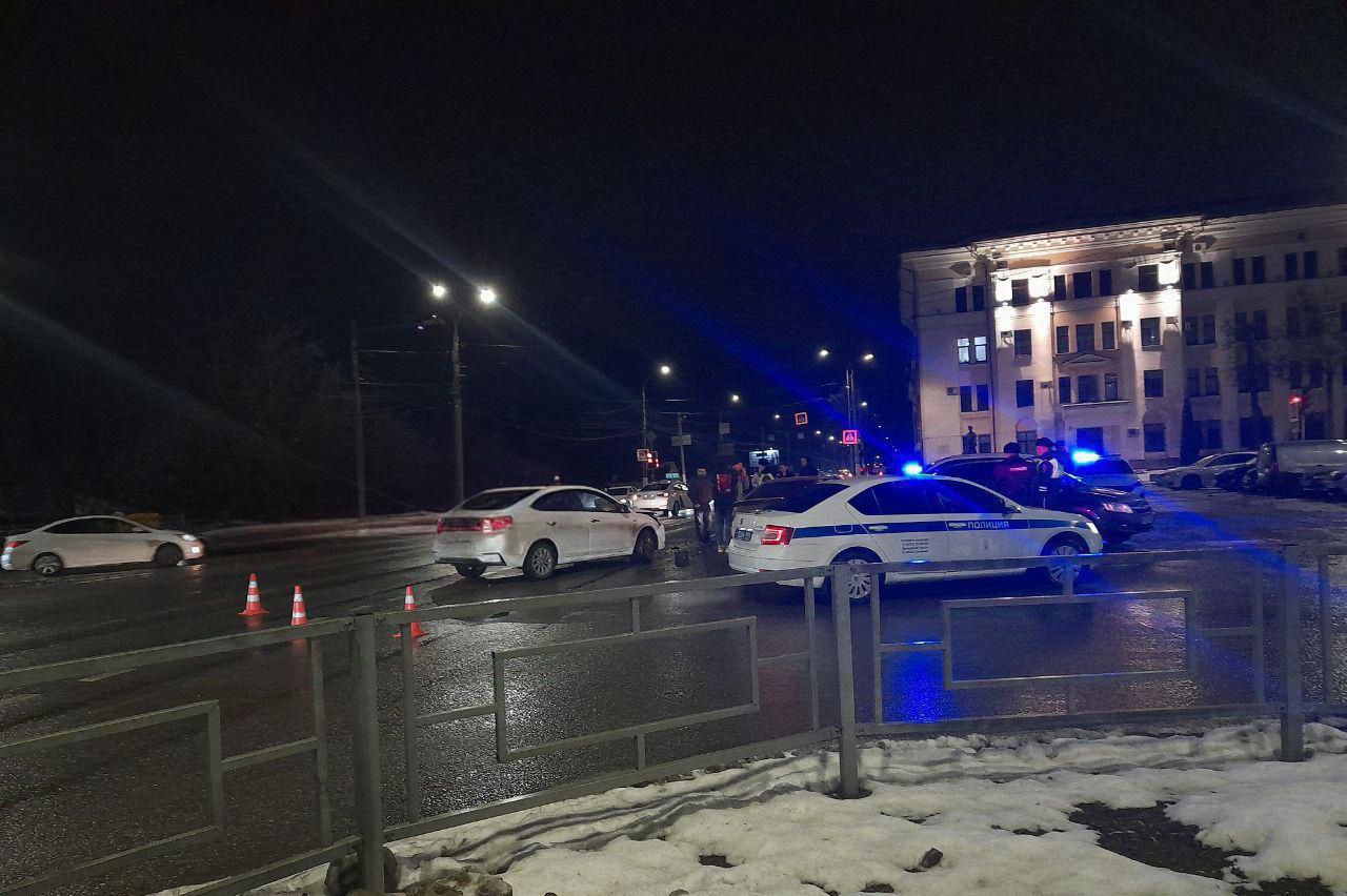 В Твери у Старого моста столкнулись четыре автомобиля Фото: соцсети