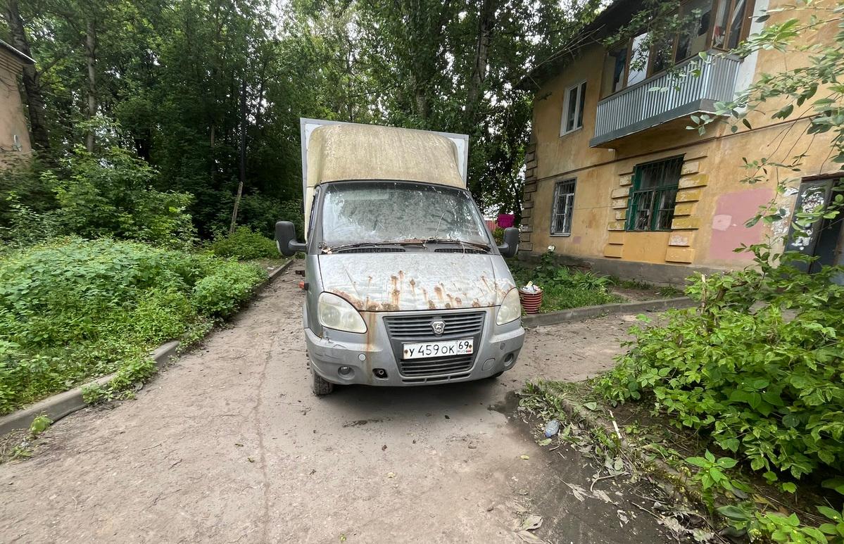 В Твери ищут владельца ржавого фургона, брошенного в Заволжском районе - новости Афанасий