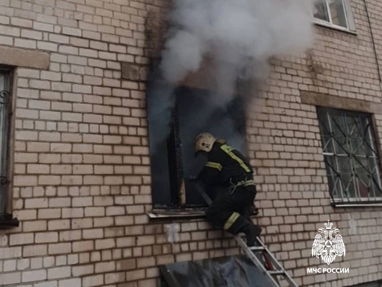 В Тверской области на пожаре спасли четырех детей и взрослого