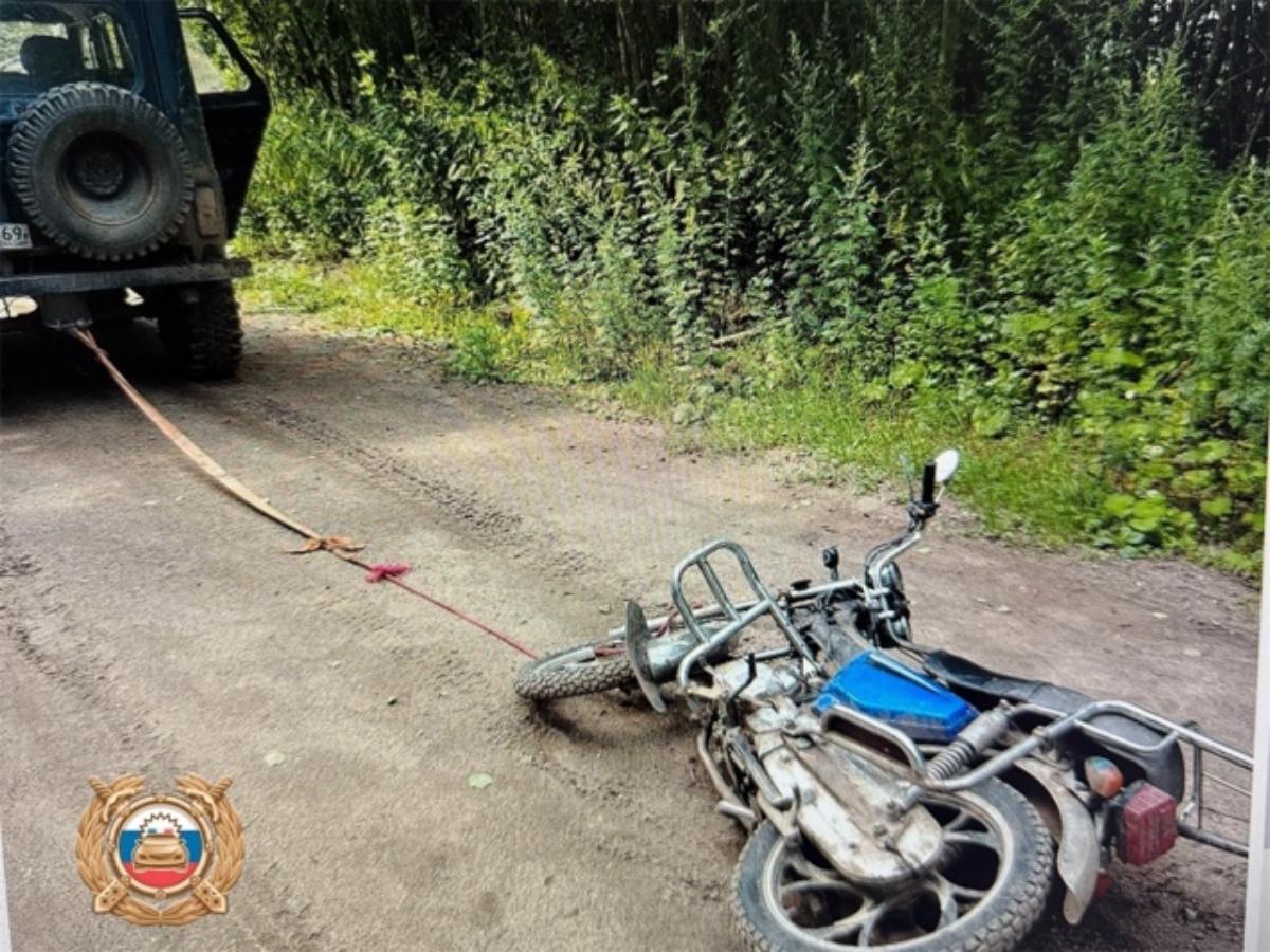В Тверской области подросток упал с мопеда в процессе буксировки Фото: Бежецкая Госавтоинспекция