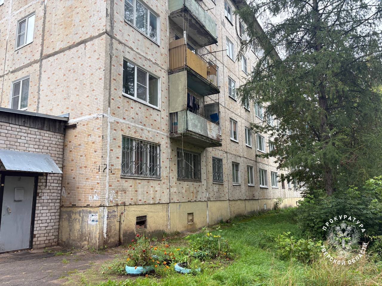 В Вышнем Волочке 2-летний мальчик выпал из окна второго этажа Фото: прокуратура