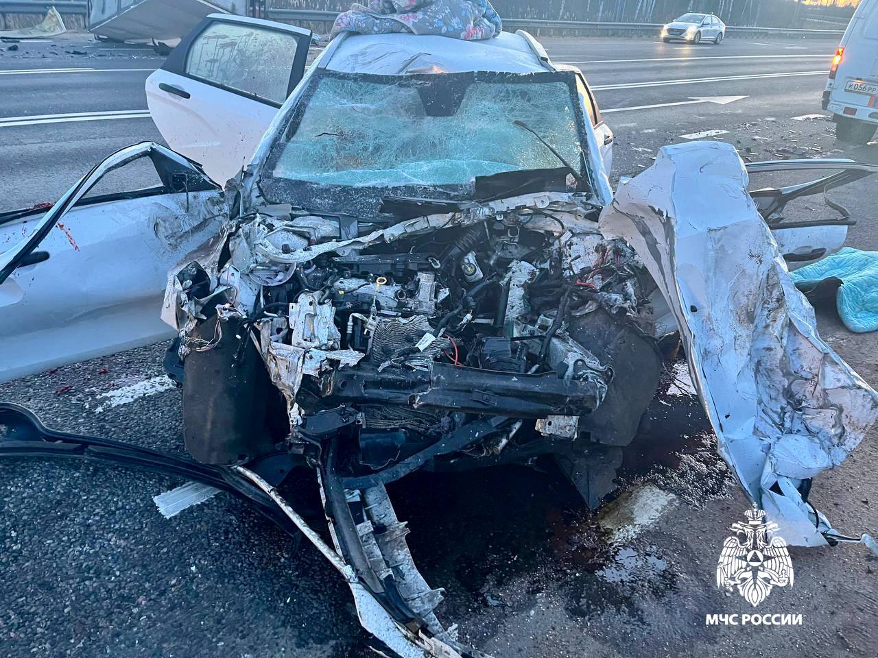 В ДТП на М10 в Тверской области погиб один человек и пострадали двое Фото: Госавтоинспекция Тверской области, ГУ МЧС России по Тверской области