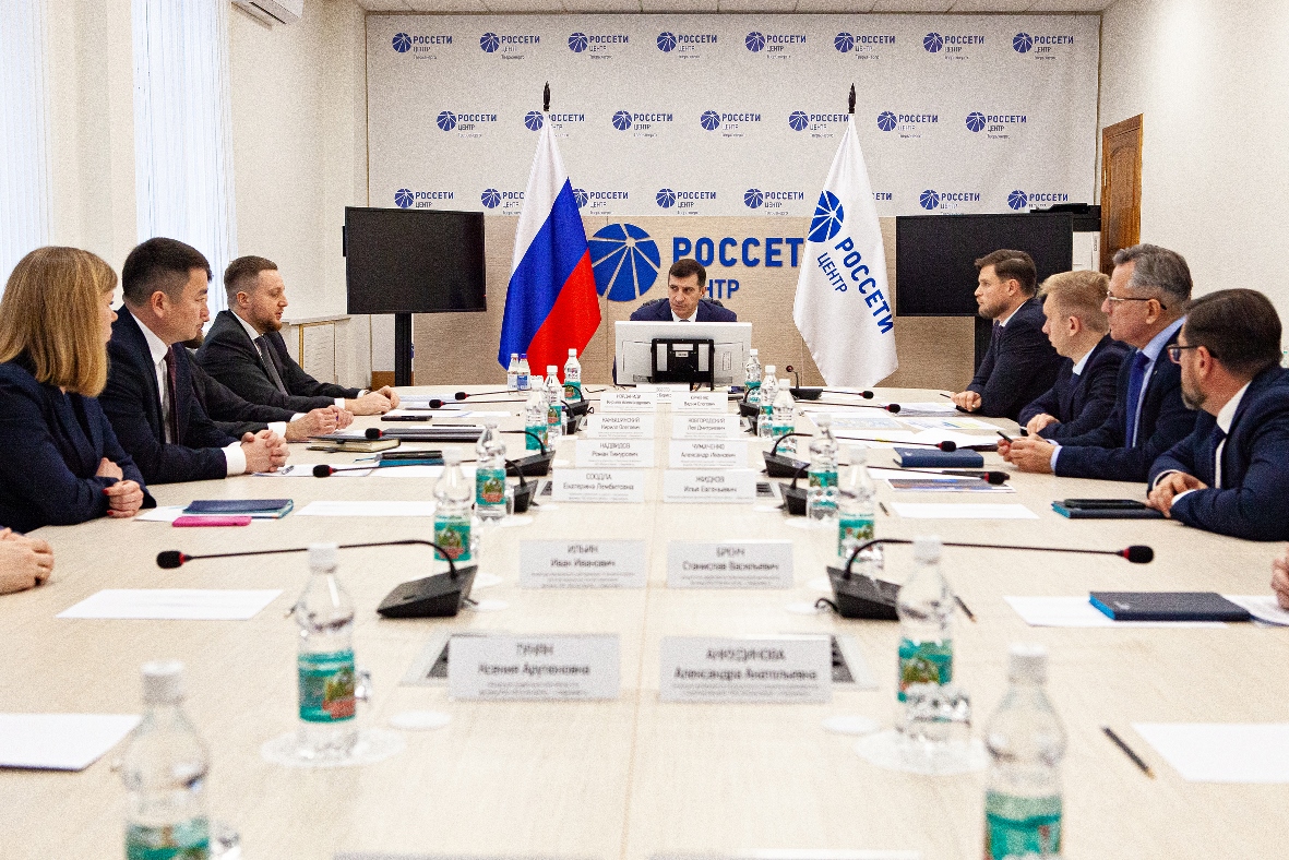 Борис Эбзеев проверил работу тверского филиала «Россети Центр» Фото: Диана Журавлева