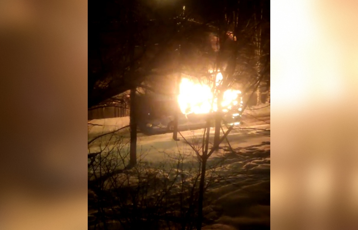 Еще один автобус загорелся в Твери Видео: News 69