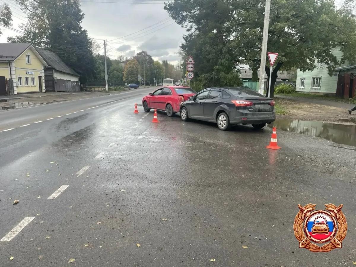 В Торжке столкнулись два попутных автомобиля Фото: ГАИ