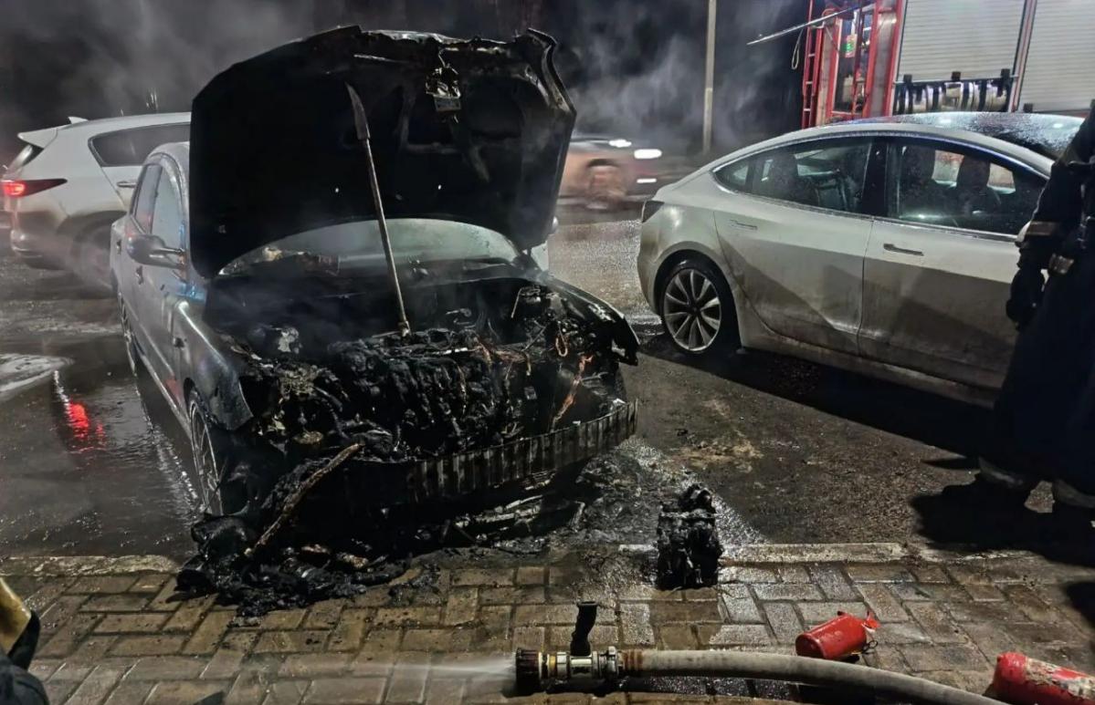 В Твери на парковке загорелась машина - новости Афанасий