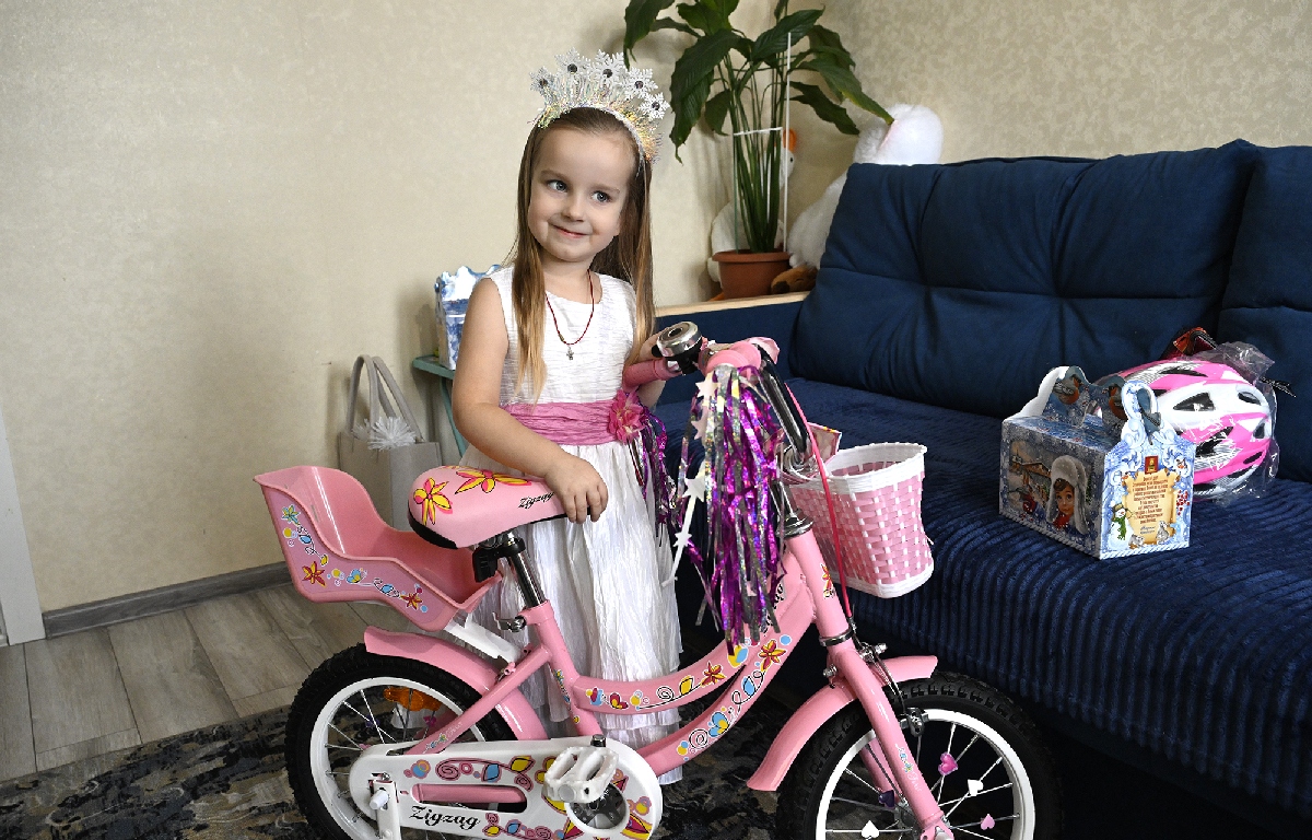 Виталий Королев исполнил новогодние мечты детей из Тверской области 