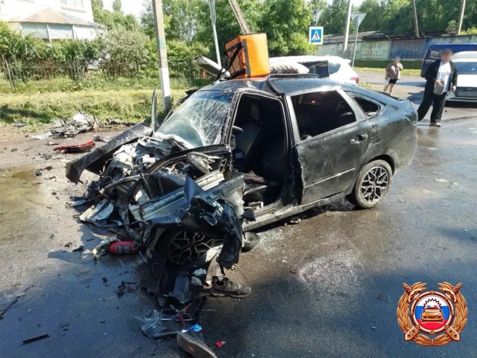 В Торжке Тверской области две легковушки не поделили дорогу Фото: ГАИ