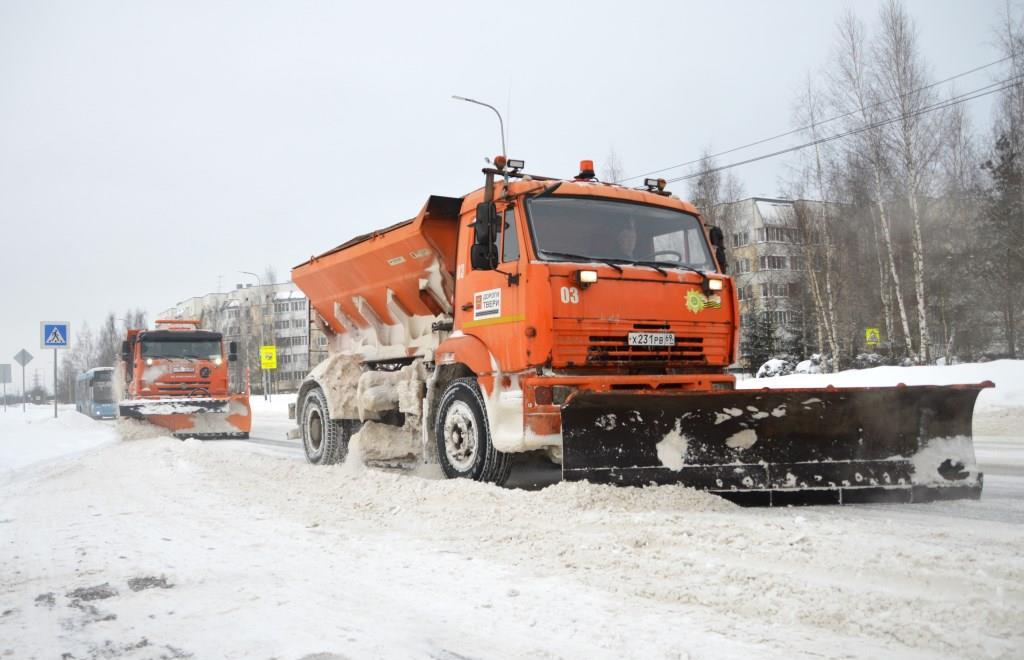 Администрация Твери отчиталась о работе 26 единиц снегоуборочной техники - новости Афанасий