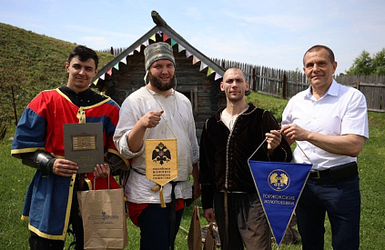 ​​Рыцарям из Крыма и Донбасса вручили уникальные подарки от Российского военно-исторического общества - новости Афанасий