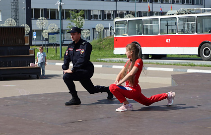 В Твери полицейские и активисты «Движения Первых» провели «Зарядку со стражем порядка» - новости Афанасий
