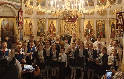 Коляда, коляда, отворяй ворота! Детские хоровые коллективы «Дружба» и «Радуга» стали участниками Рождественских праздников - новости Афанасий