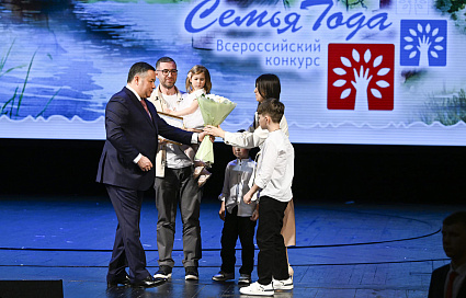 Губернатор Игорь Руденя в Международный день семьи наградил «Семью года» - новости Афанасий