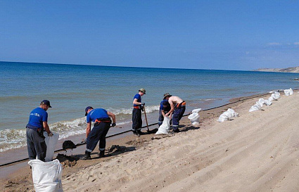 Новые выбросы мазута ликвидируют в Краснодарском крае