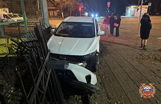 В Твери после ДТП автомобиль отбросило на тротуар, где находился подросток В Твери после ДТП автомобиль отбросило на тротуар, где находился подросток - новости Афанасий