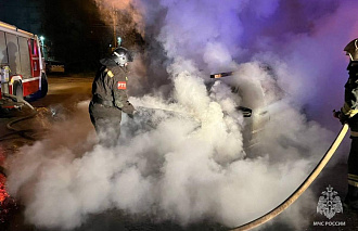 Пожарные потушили горящую машину на проспекте Победы в Твери  Пожарные потушили горящую машину на проспекте Победы в Твери  - новости Афанасий