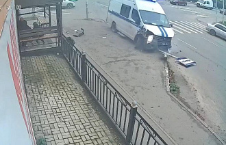 Момент ДТП с полицейским автомобилем в Кимрах попал на видео Момент ДТП с полицейским автомобилем в Кимрах попал на видео - новости Афанасий