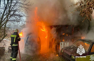 В Бежецке вместе с сараем сгорели три автомобиля - новости Афанасий