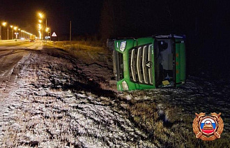Фура опрокинулась на трассе М10 под Торжком - новости Афанасий