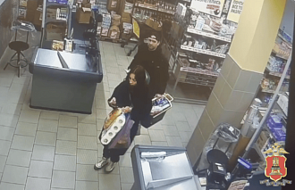 Пара, укравшая товары из магазина на улице Шишкова в Твери, попала на видео - новости Афанасий